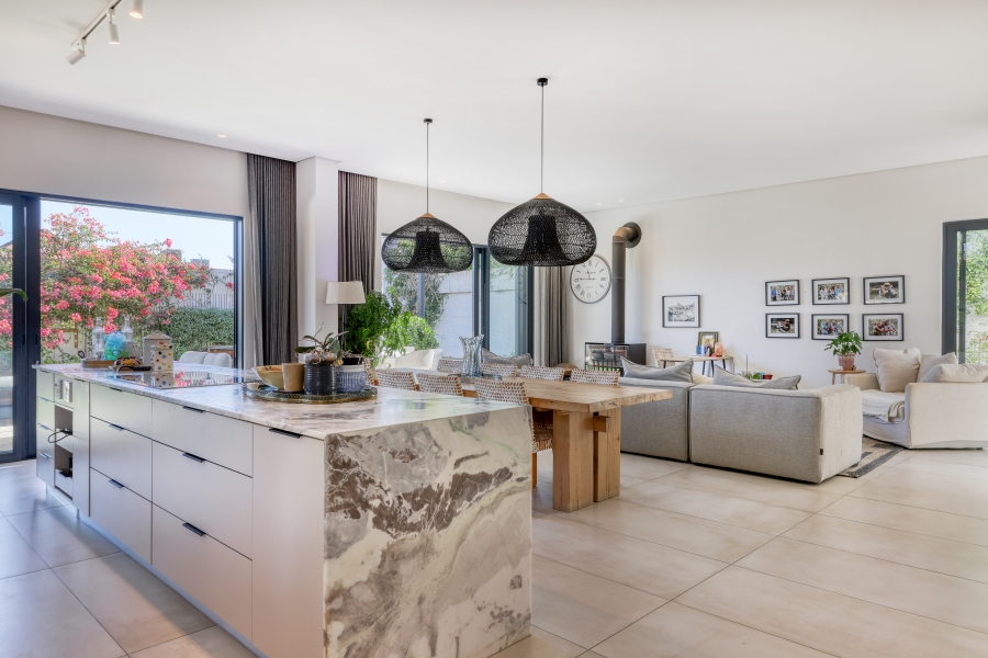 3 Bedroom Property for Sale in Sea Point Western Cape